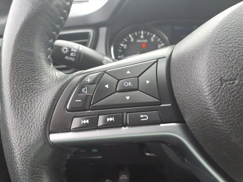 Used 2018 Nissan Rogue SV image 28