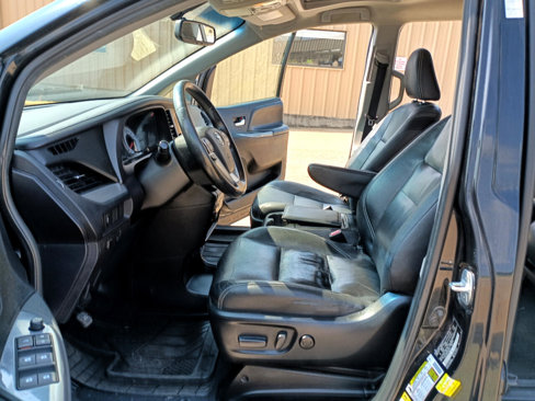 Used 2017 Toyota Sienna SE image 21