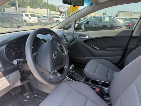 Used 2017 Kia Forte LX image 12