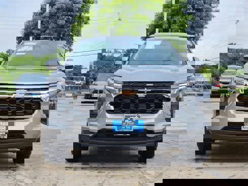 Used 2025 Chevrolet Trax LS w/ LS Convenience Package image 2