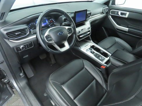 Used 2023 Ford Explorer XLT w/ Equipment Group 202A image 9