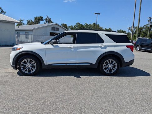 Used 2022 Ford Explorer XLT w/ Equipment Group 202A image 7
