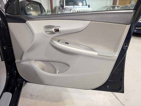 Used 2011 Toyota Corolla LE image 25