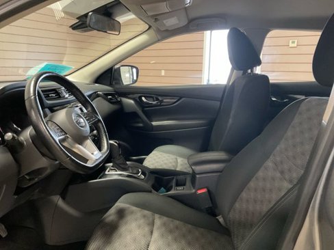 Used 2022 Nissan Rogue Sport SV image 9