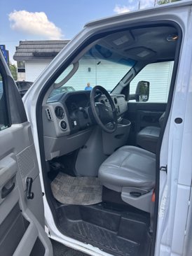 Used 2017 Ford E-350 and Econoline 350 Super Duty image 9