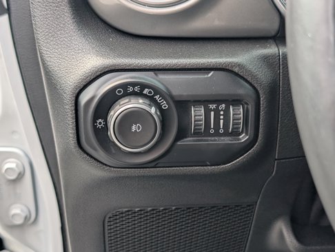Used 2020 Jeep Wrangler Unlimited Sahara image 13