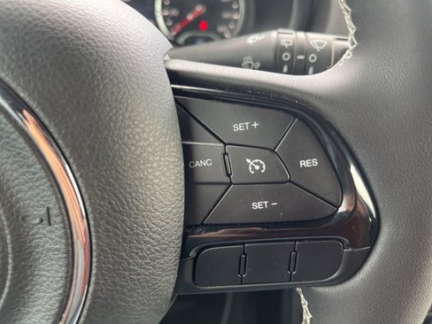 Used 2021 Jeep Renegade Latitude image 17