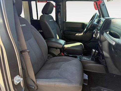 Used 2016 Jeep Wrangler Unlimited Rubicon w/ Connectivity Group image 9