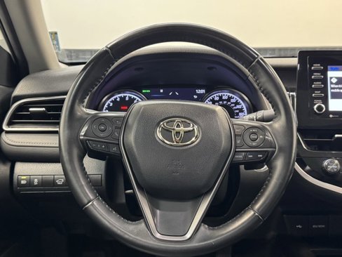 Used 2021 Toyota Camry SE w/ Cold Weather Package image 8