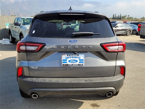 New 2025 Ford Escape ST-Line w/ Cold Weather Package image 9