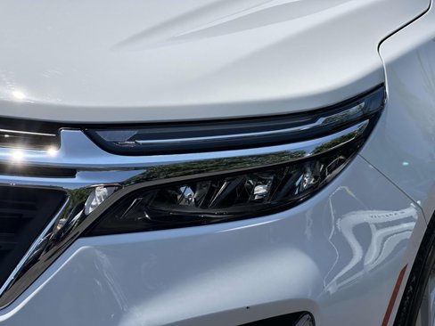 Used 2023 Chevrolet Equinox LT image 9