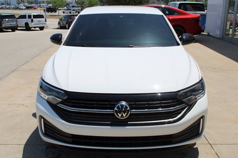 Certified 2024 Volkswagen Jetta Sport image 2
