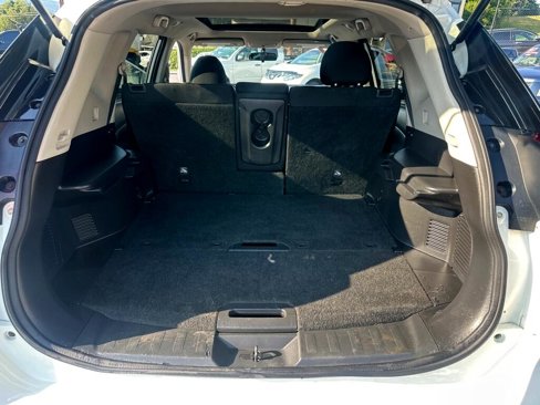 Used 2017 Nissan Rogue SV image 16