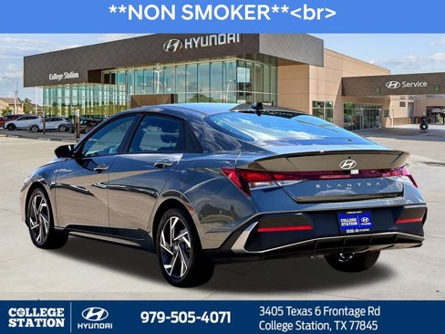 Used 2025 Hyundai Elantra Sport image 5