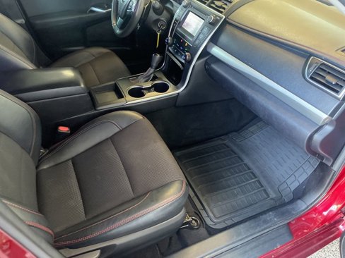 Used 2017 Toyota Camry SE image 25