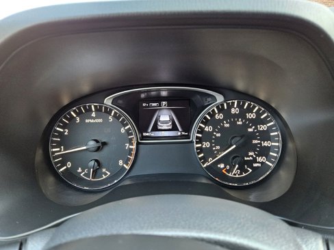 Used 2018 Nissan Pathfinder SV image 15