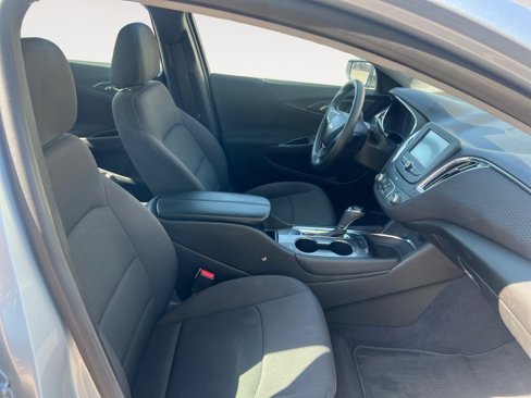 Used 2017 Chevrolet Malibu LT image 15