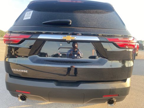Used 2022 Chevrolet Traverse LS image 8