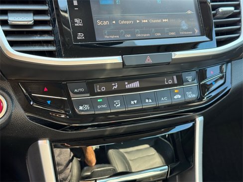 Used 2016 Honda Accord Touring image 23