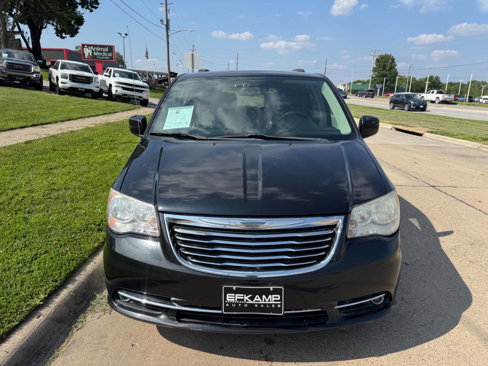 Used 2014 Chrysler Town & Country Touring image 8