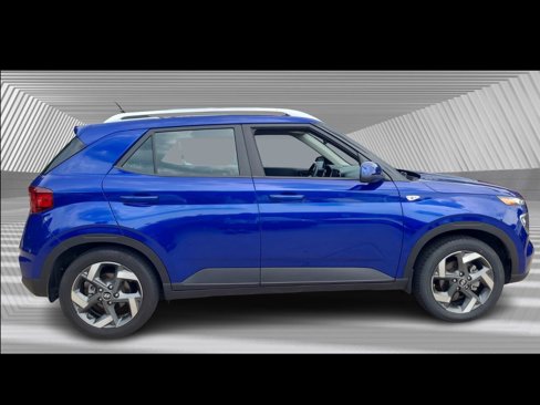 Used 2024 Hyundai Venue Limited image 3