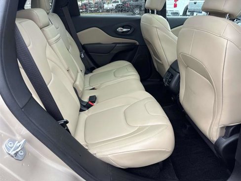 Used 2015 Jeep Cherokee Limited image 11