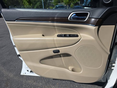 Used 2015 Jeep Grand Cherokee Limited w/ Trailer Tow Group IV image 29