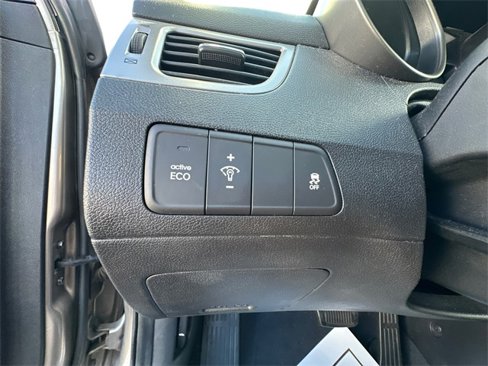 Used 2013 Hyundai Elantra Limited w/ Technology Pkg image 13