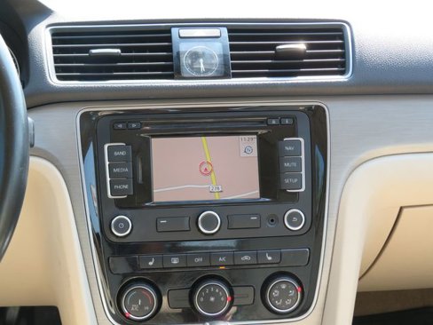 Used 2014 Volkswagen Passat 1.8T SE image 26