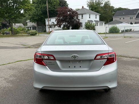 Used 2012 Toyota Camry L image 12