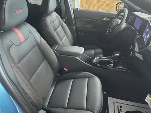New 2025 Chevrolet Trax RS w/ Sunroof Package image 13