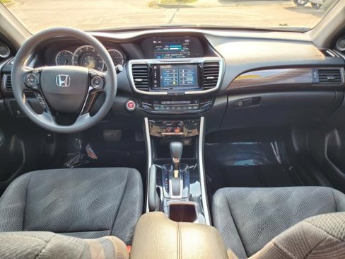 Used 2017 Honda Accord EX image 9