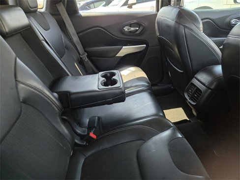 Used 2018 Jeep Cherokee Latitude Plus w/ Comfort/Convenience Group image 5