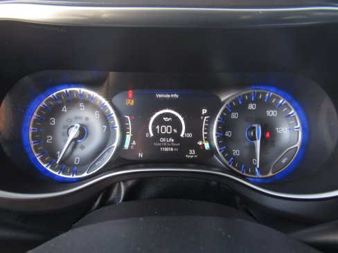 Used 2020 Chrysler Pacifica Limited image 28