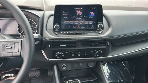 Used 2023 Nissan Rogue S image 22