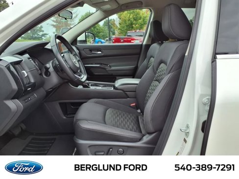Used 2022 Nissan Pathfinder SV image 12