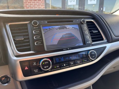 Used 2015 Toyota Highlander XLE image 22