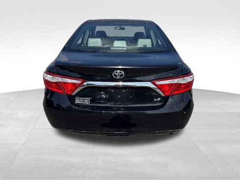 Used 2016 Toyota Camry LE image 5