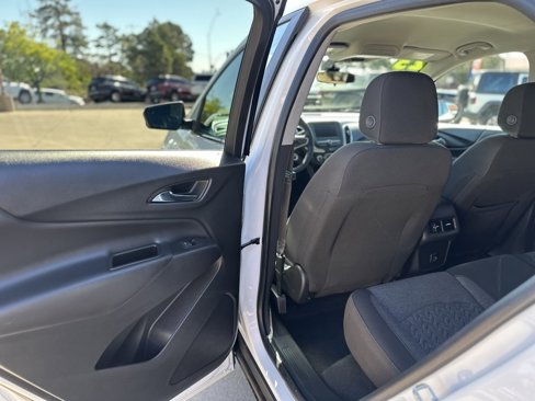 Used 2023 Chevrolet Equinox LT w/ Driver Convenience Package image 12