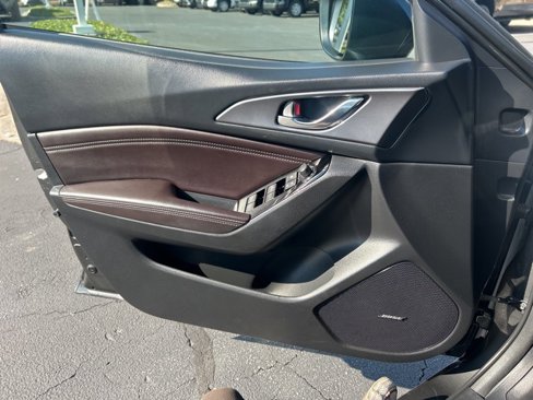 Used 2018 MAZDA MAZDA3 Grand Touring w/ Premium Equipment Package image 24