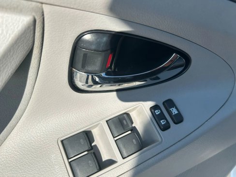 Used 2011 Toyota Camry XLE image 10