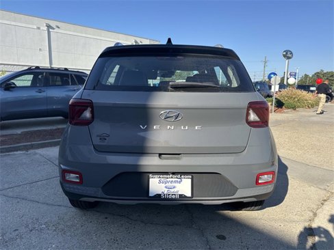 Used 2022 Hyundai Venue Limited image 5