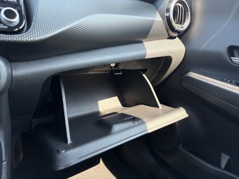 Used 2021 Nissan Kicks SV image 8
