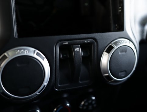 Used 2012 Jeep Wrangler Sahara w/ Dual Top Group image 12