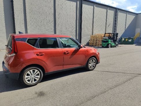 Used 2021 Kia Soul LX image 3