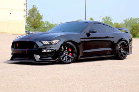 Used 2018 Ford Mustang Shelby GT350R w/ GT350R Equipment Group 920A image 2