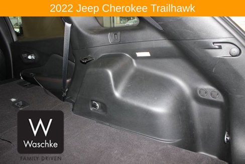 Used 2022 Jeep Cherokee Trailhawk image 21