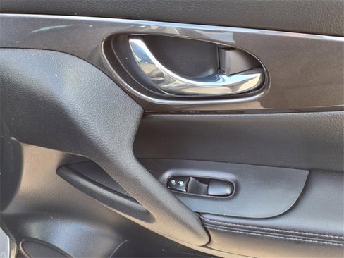 Certified 2020 Nissan Rogue SV w/ Premium Package image 27