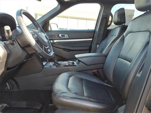 Used 2018 Ford Explorer XLT w/ Equipment Group 202A image 14