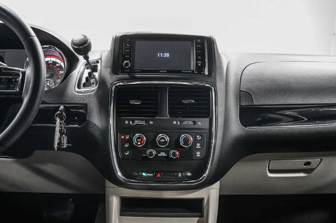 Used 2019 Dodge Grand Caravan SXT image 15